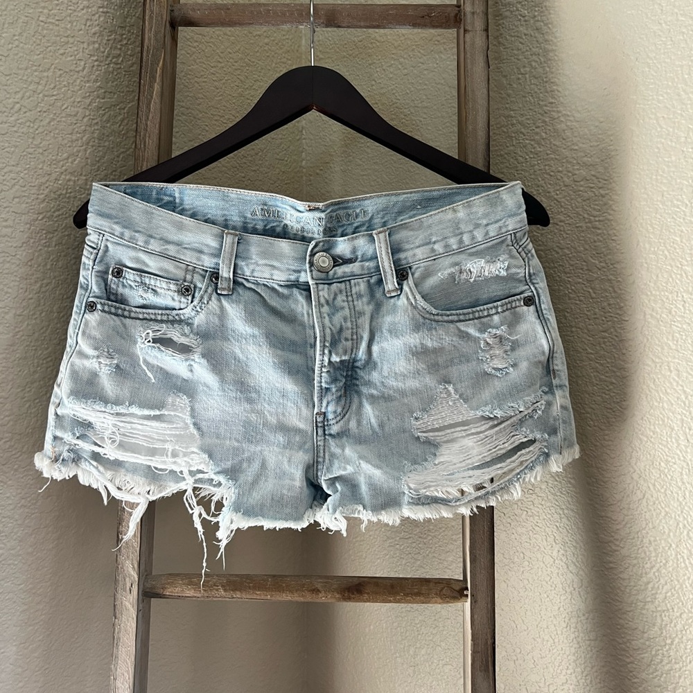 American eagle ripped denim shorts size 6 with button fly